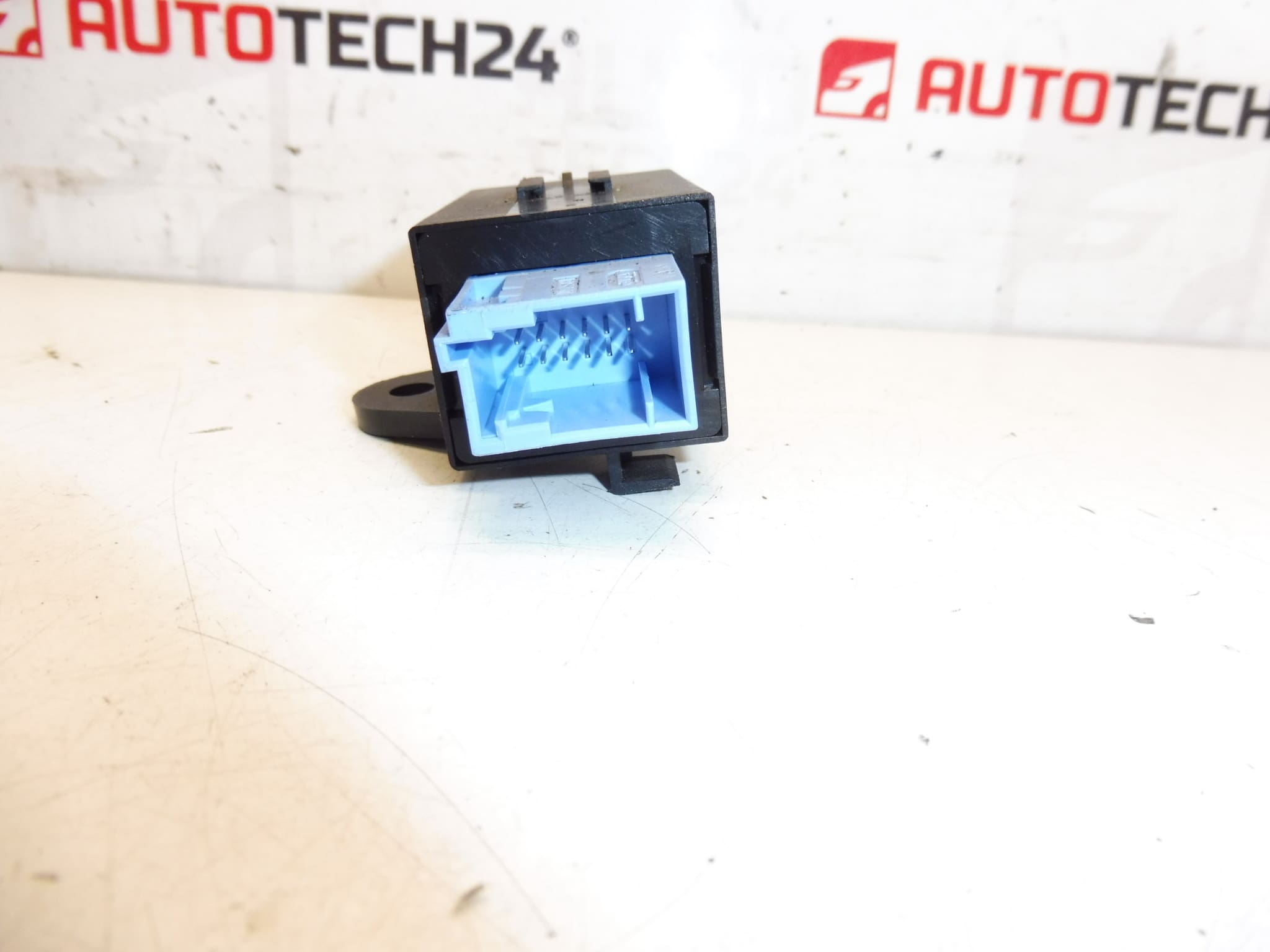 Relé bezpečnostního pasu Citroën Peugeot 9652174680 8914GH - Obrázek 2