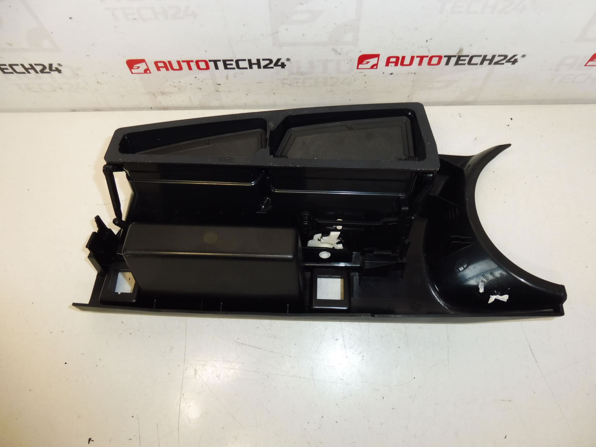 Středový panel Peugeot 3008 5008 823114 - Obrázek 2