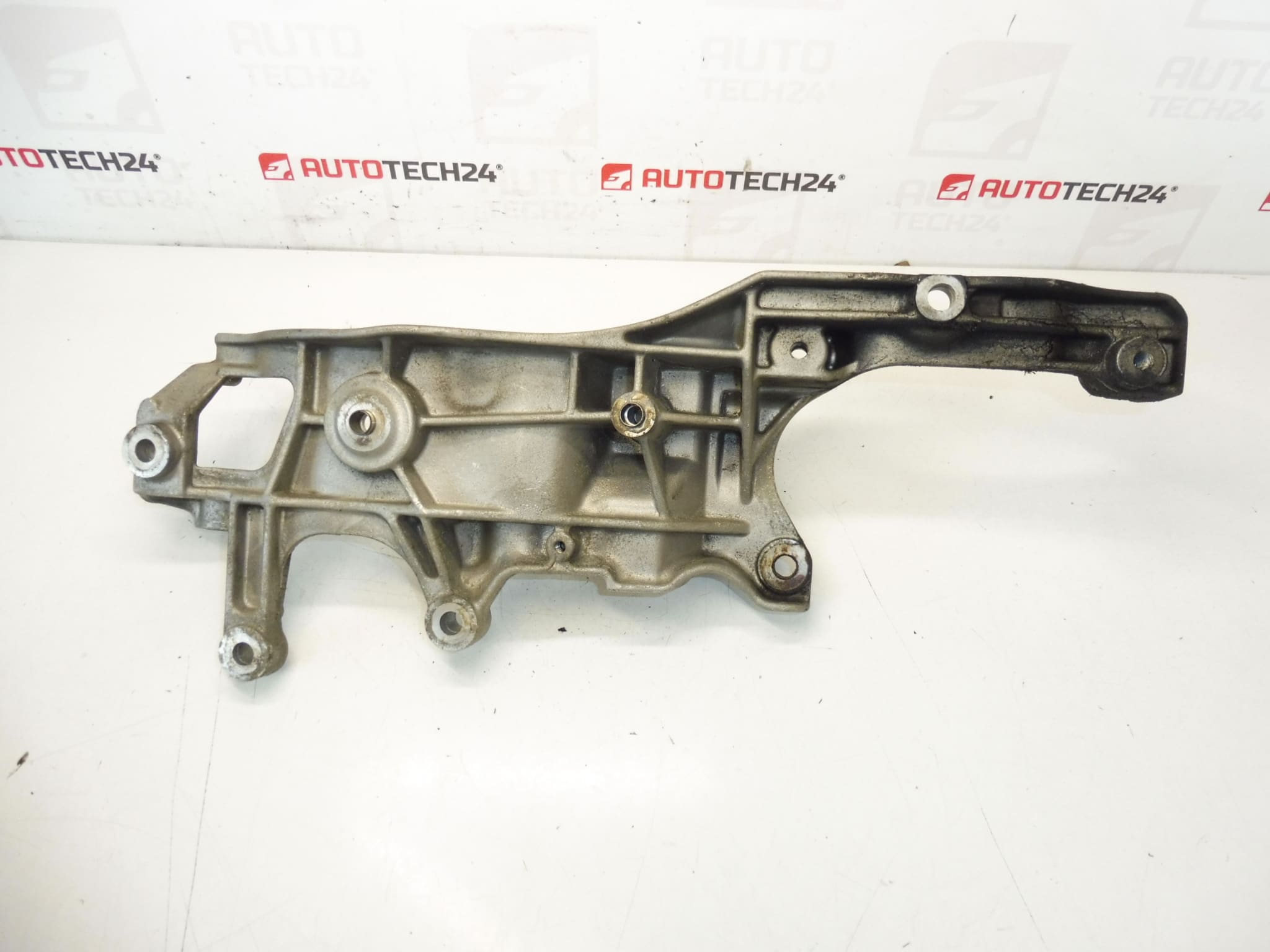 Držák klimakompresoru alternátoru Citroën Peugeot 9688628680 5706N7 - Obrázek 2