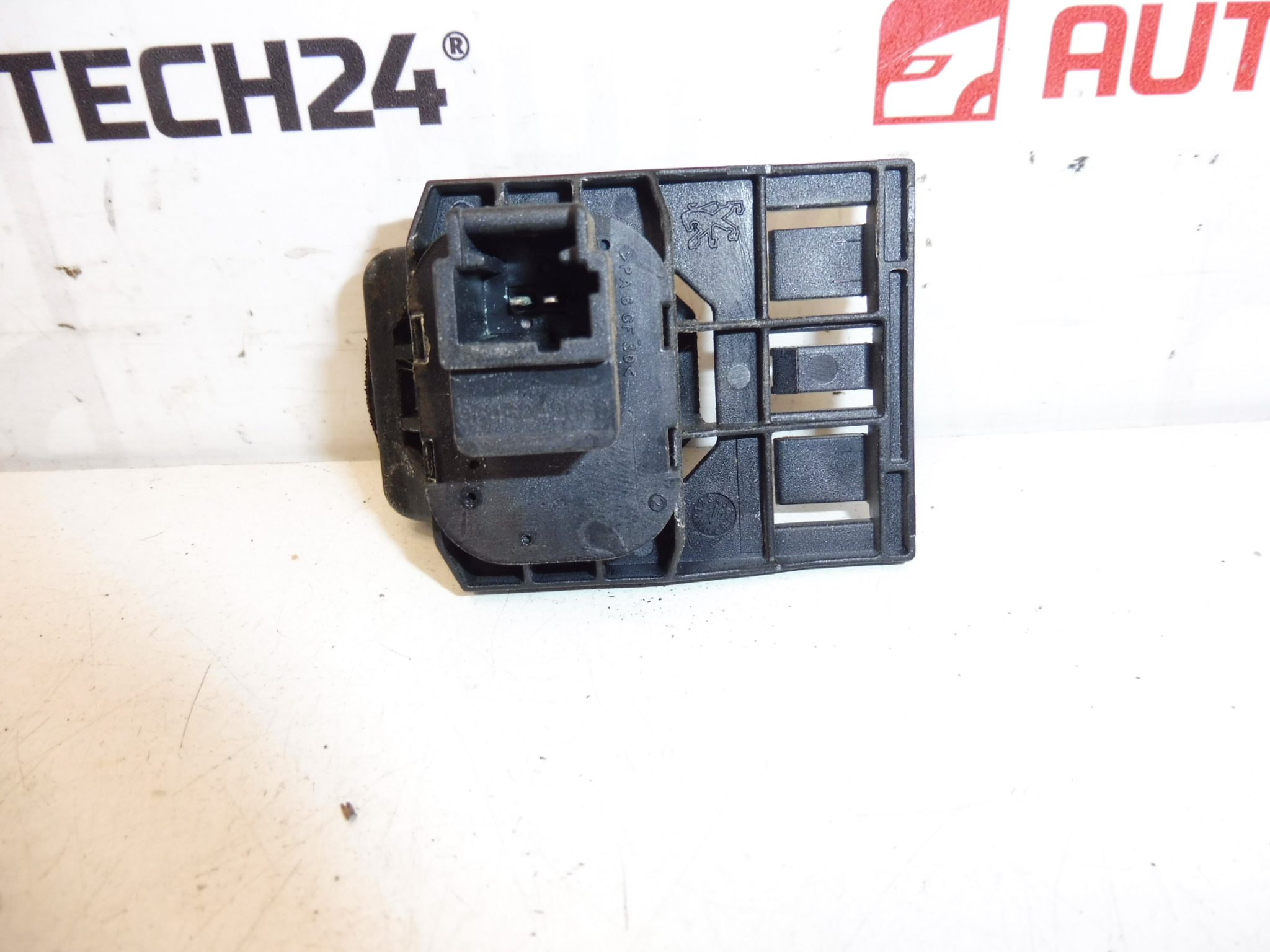 Tlačítko KKQD Peugeot 407 Sedan 872565 872558