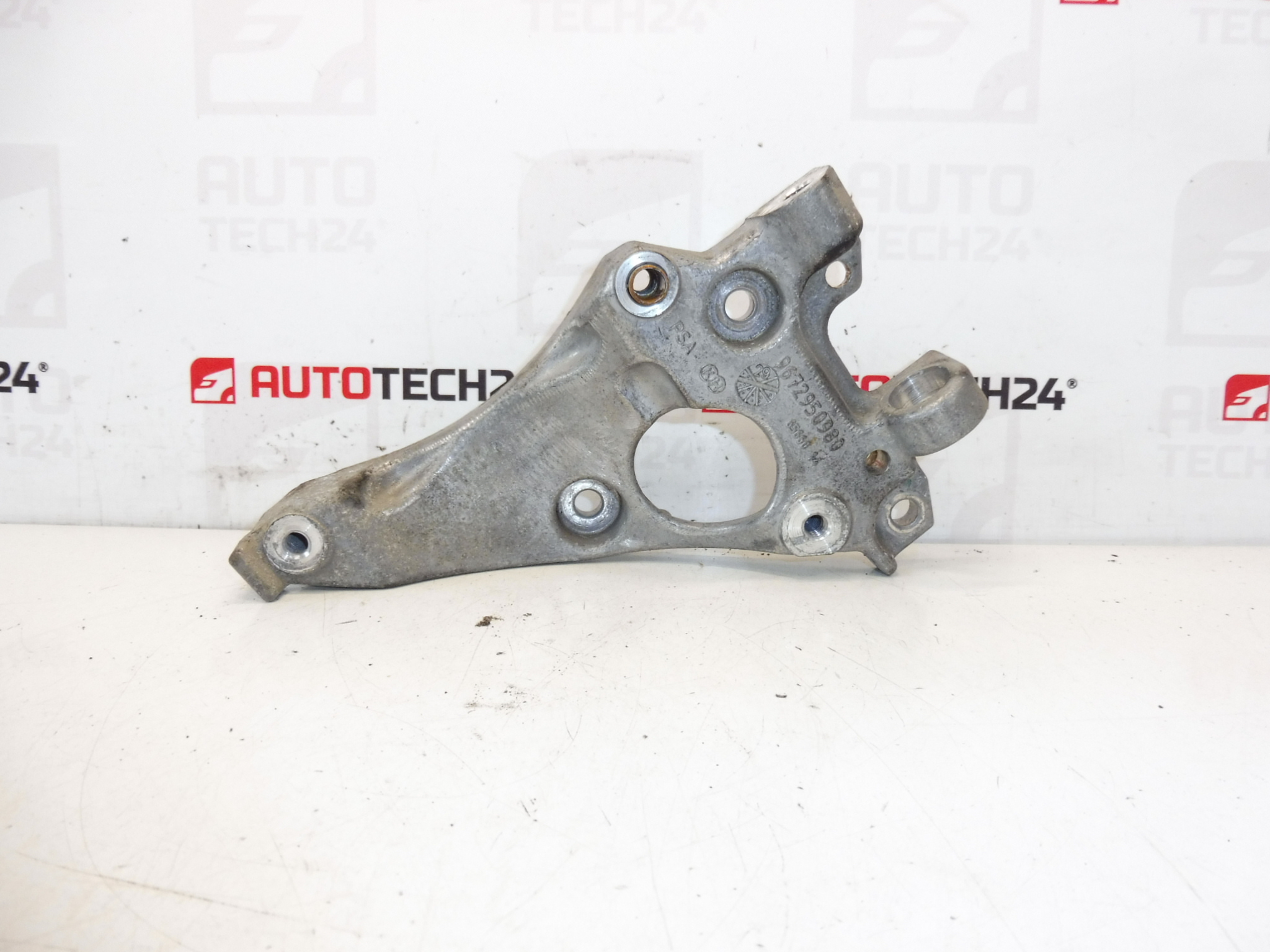 Držák klimatizačního kompresoru Citroën Peugeot 1.6 eHDI 9672950980 6453NS