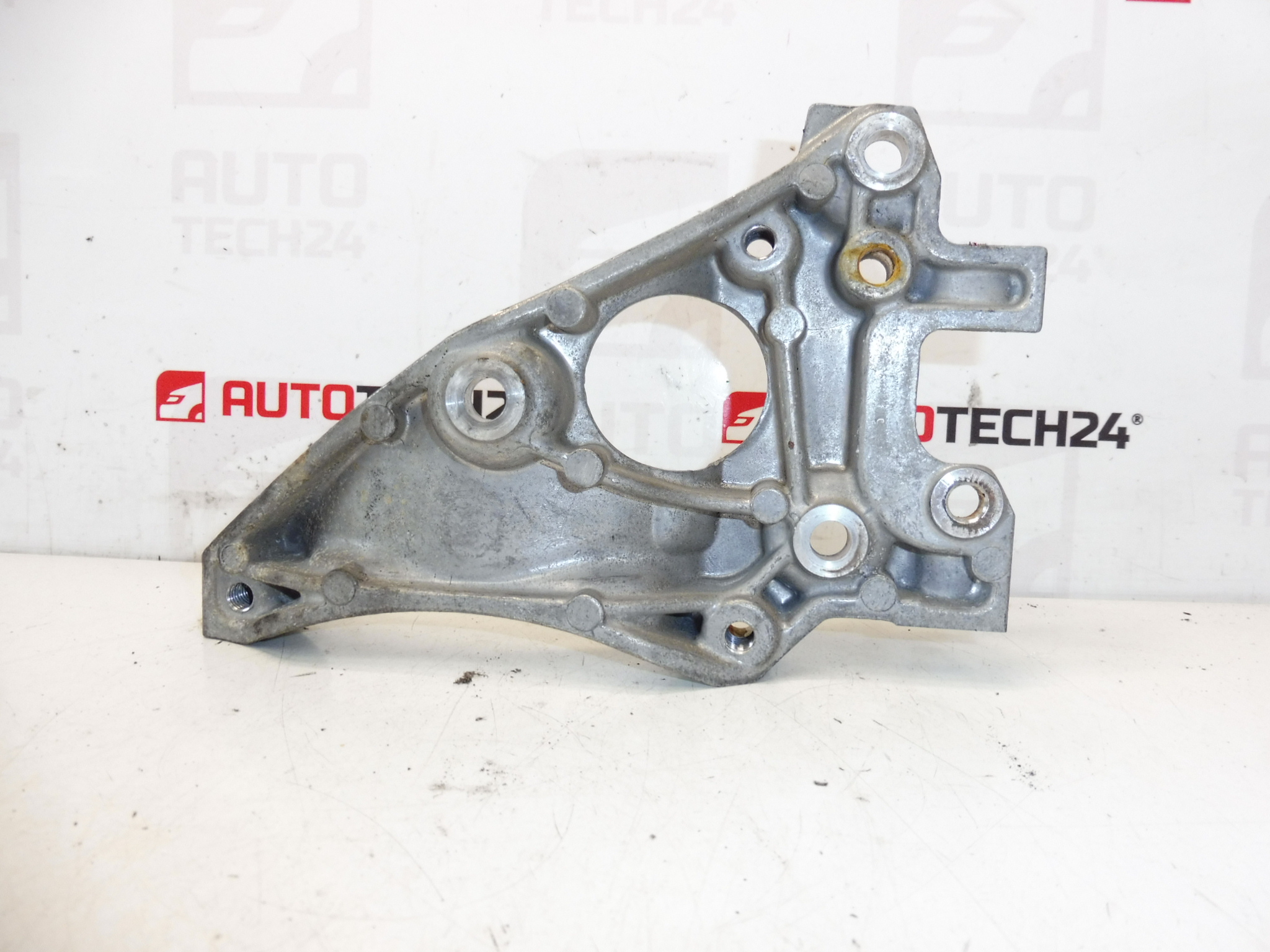 Držák klimatizačního kompresoru Citroën Peugeot 1.6 eHDI 9672950980 6453NS