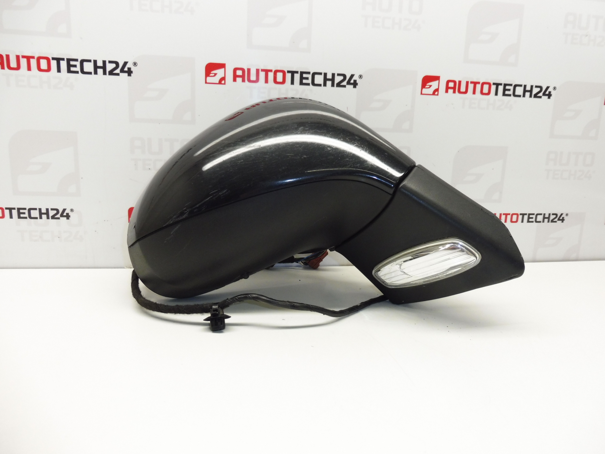Pravé zpětné zrcátko Peugeot 207 EXLD 96806501XT 8149ZH