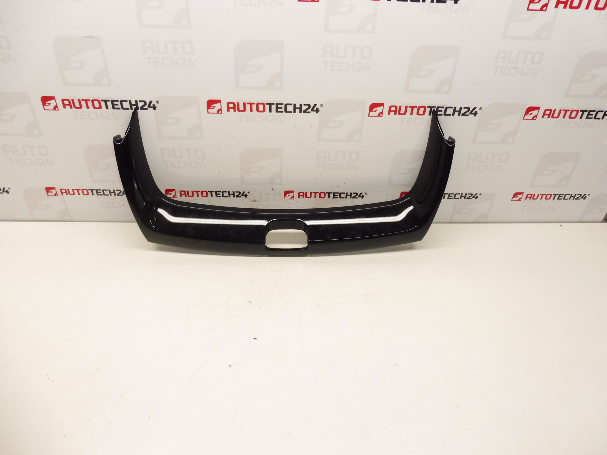 Okrasný kryt Citroën C4 Picasso 9681036277 8209J2