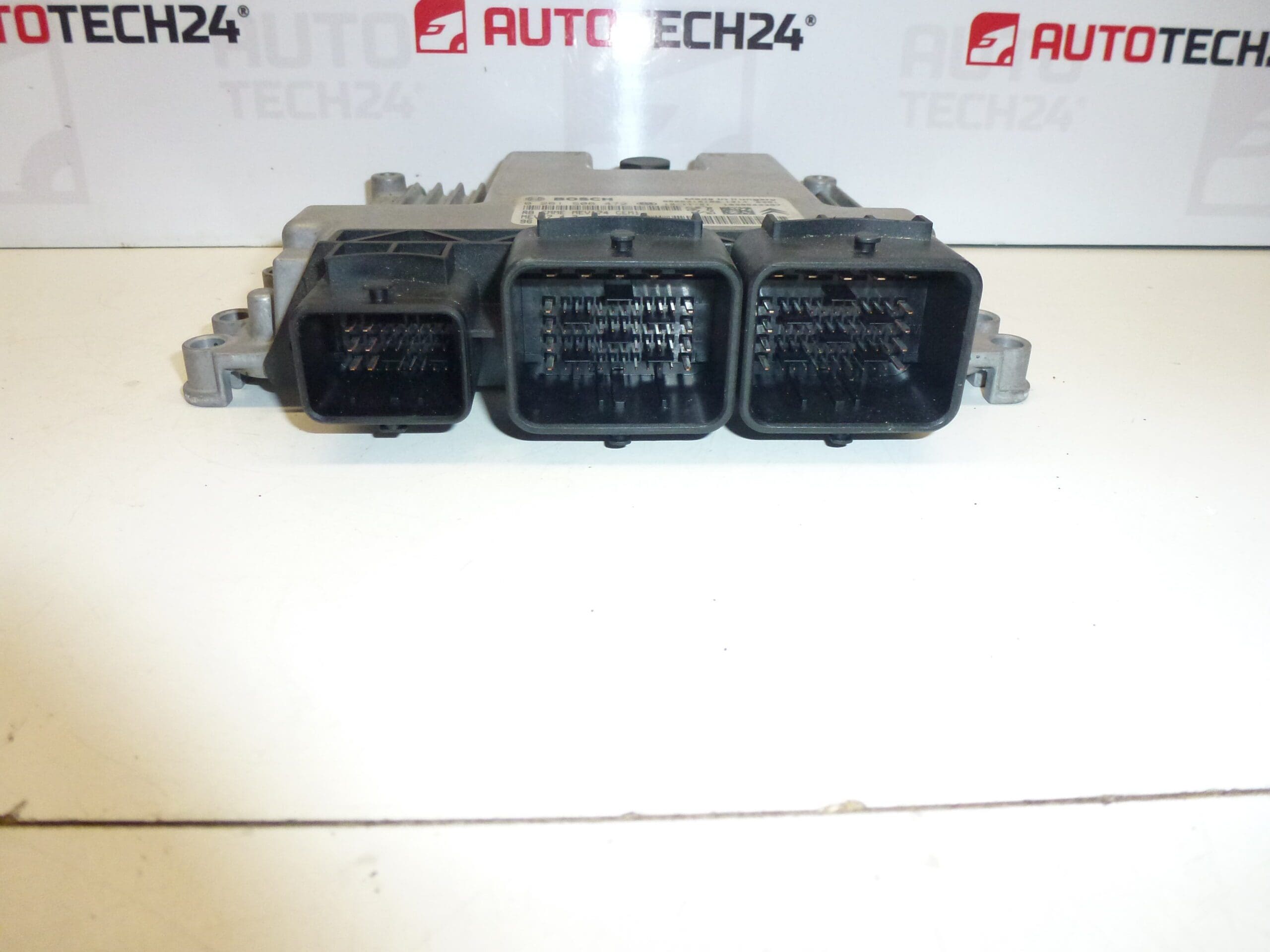 Řídící jednotka ECU Bosch MEV17.4.2 0261S06472 9675495080
