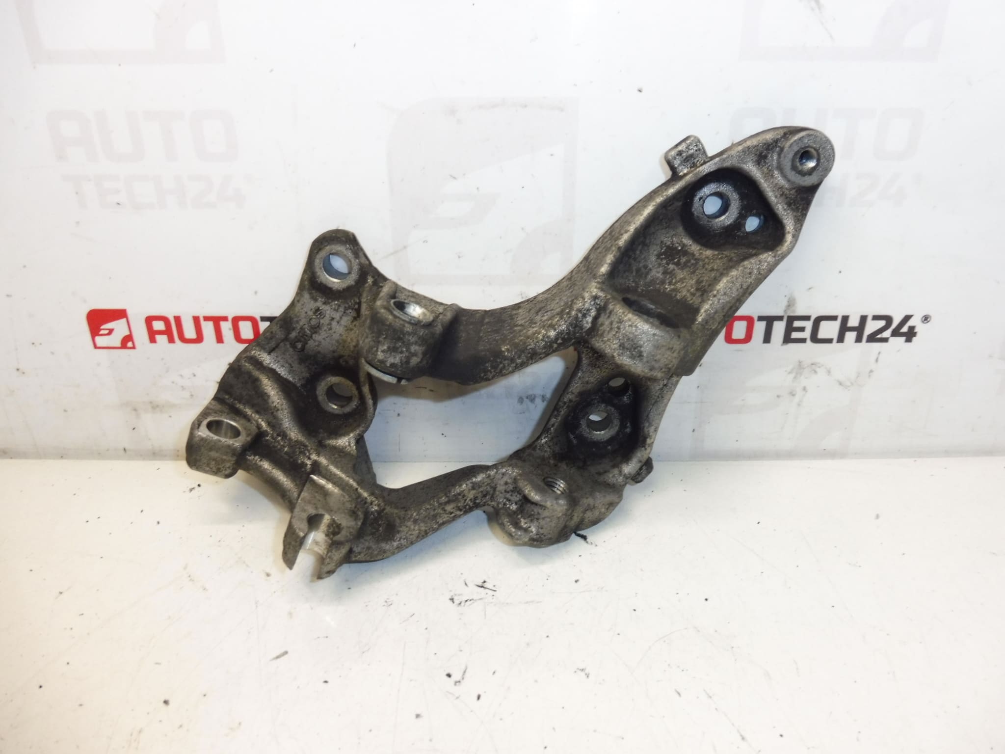 Držák Alternátoru Citroën Peugeot 9655652980 5706K3