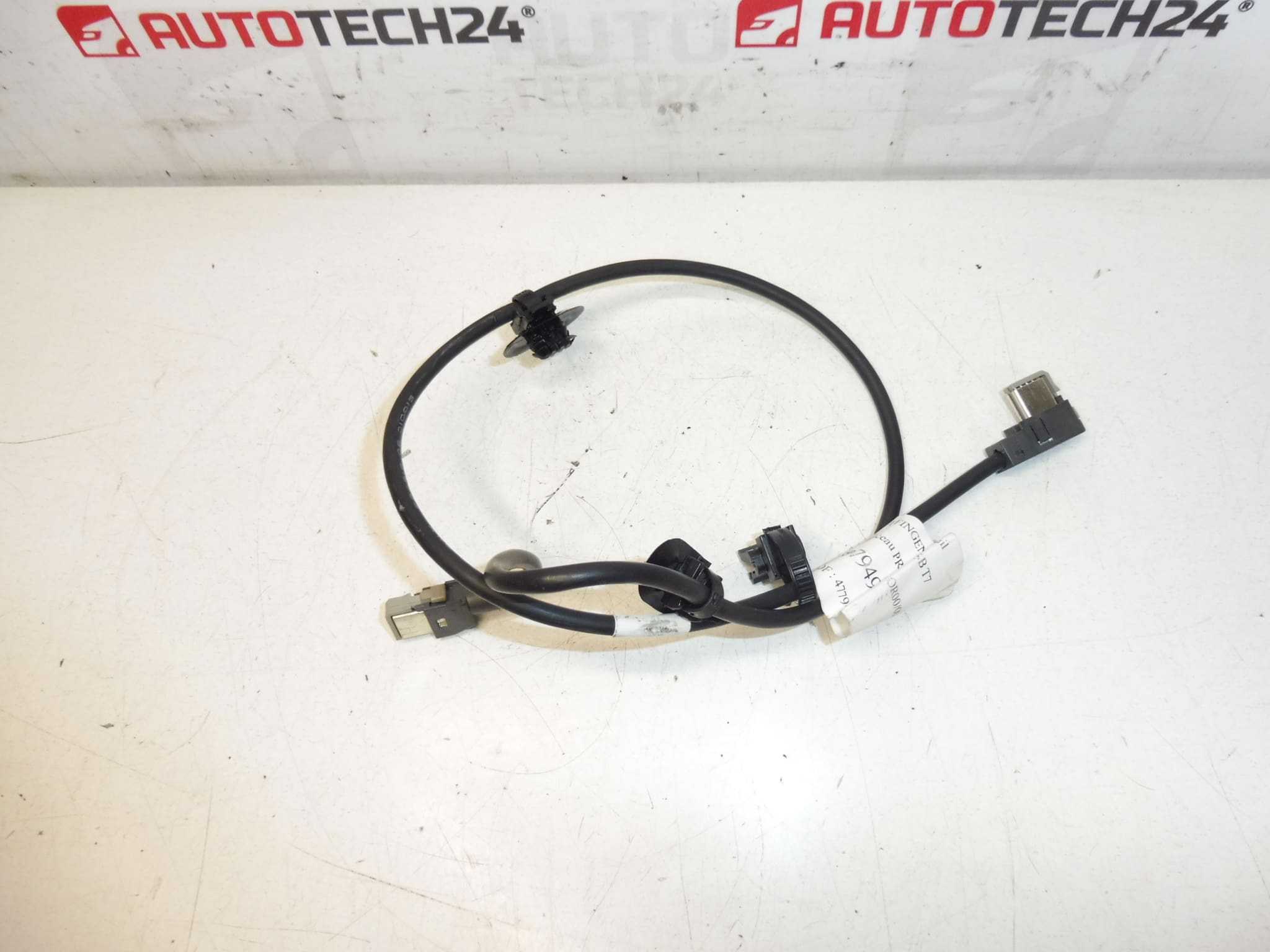 Svazek USB Citroen Peugeot 9687949180 6586ZS