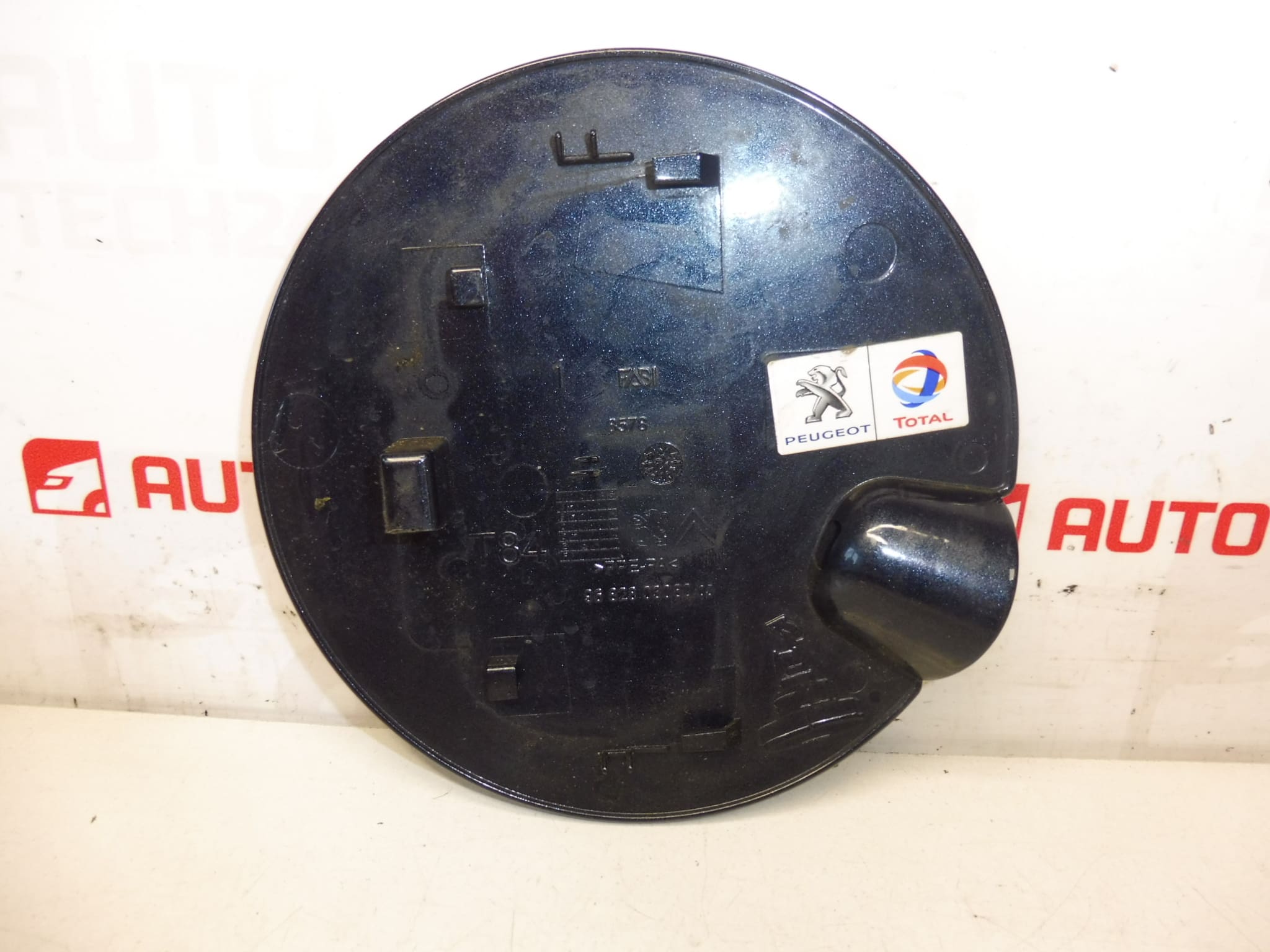 Kryt víčka nádrže KGNC Peugeot 3008 9682803080 1517G9 - Obrázek 2