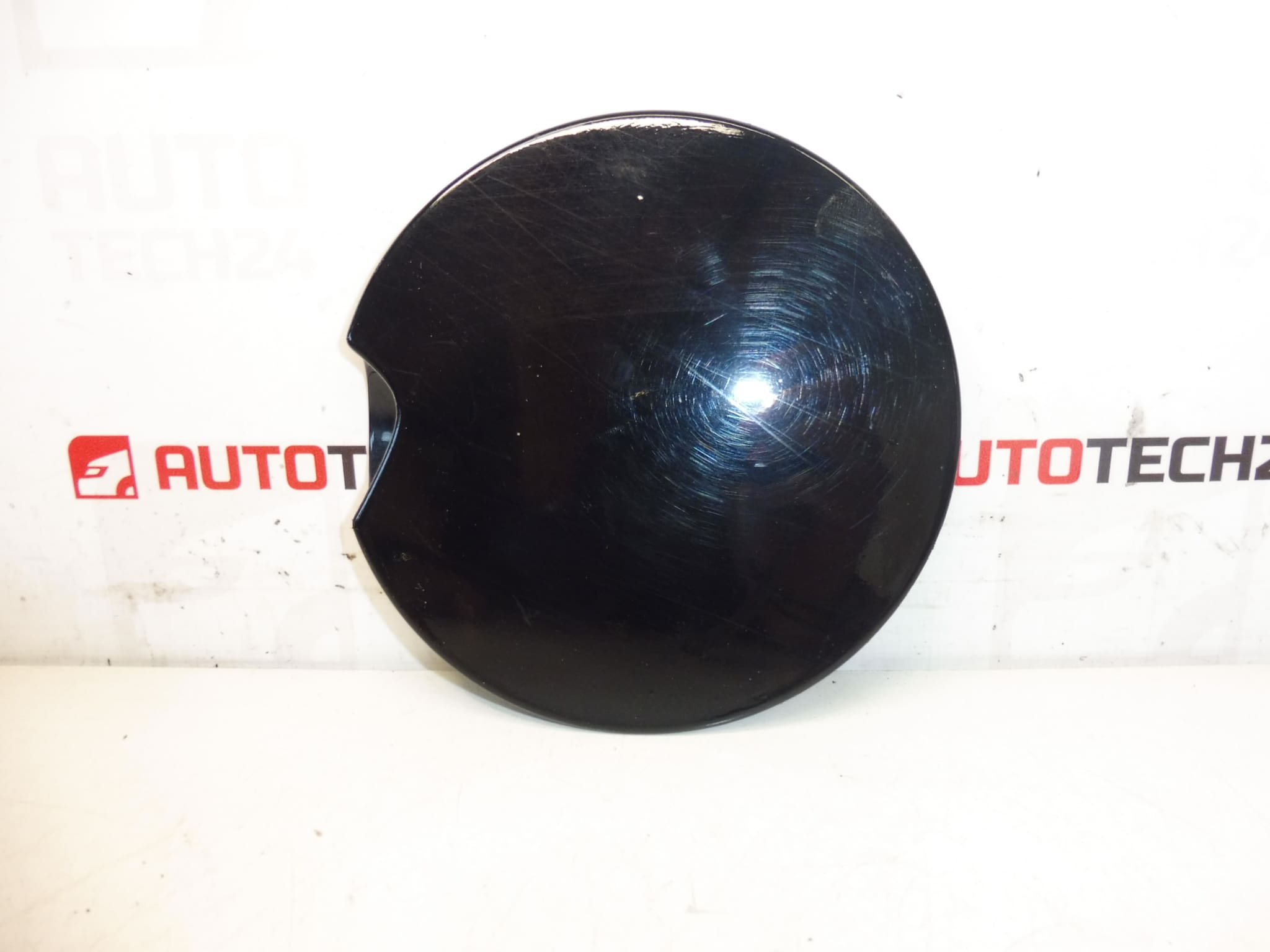 Kryt víčka nádrže KGNC Peugeot 3008 9682803080 1517G9