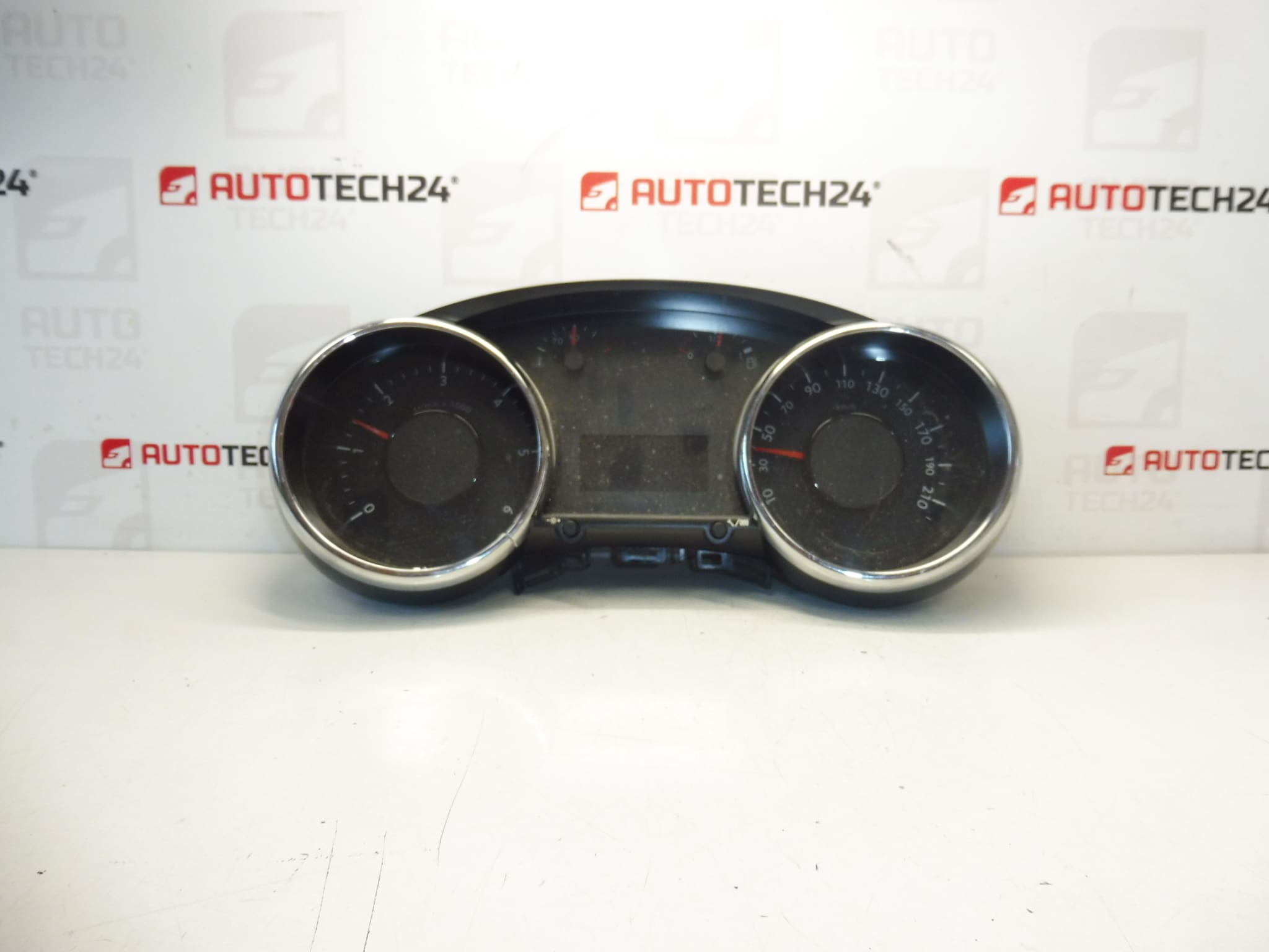 Tachometr 144000km Peugeot 3008 5008 9804210980 980462780