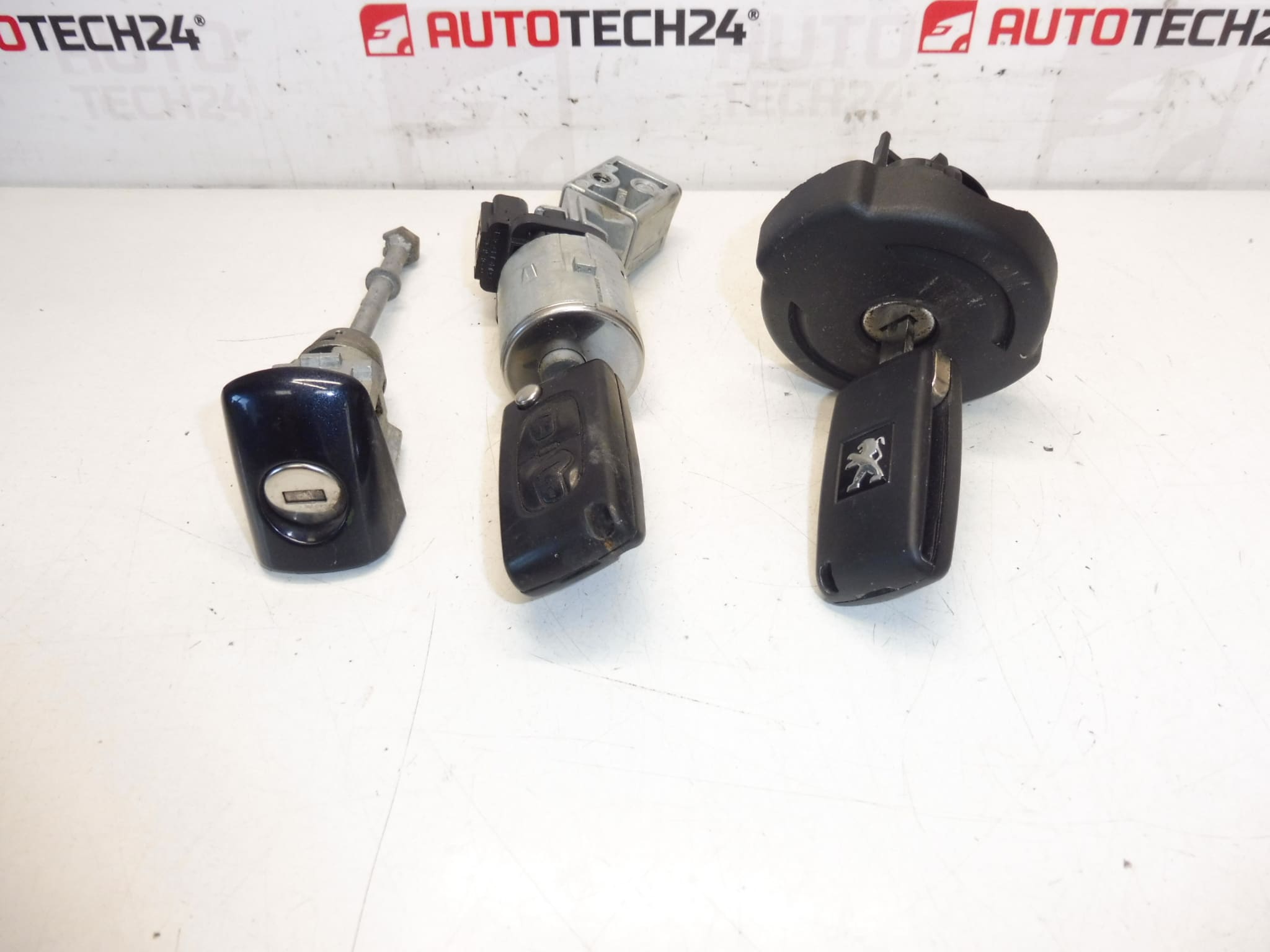 Sada zámků 2 klíče Peugeot 3008 5008 4162SX 4162KF 4162XT