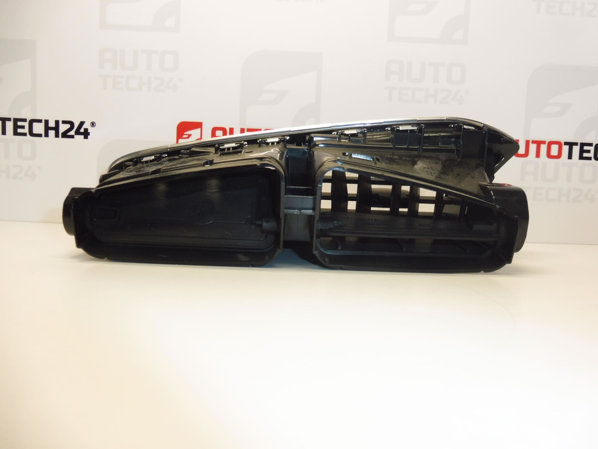 Středová větrací mřížka Citroen C4 II B7 a DS4 9676609977 8247EC - Obrázek 2
