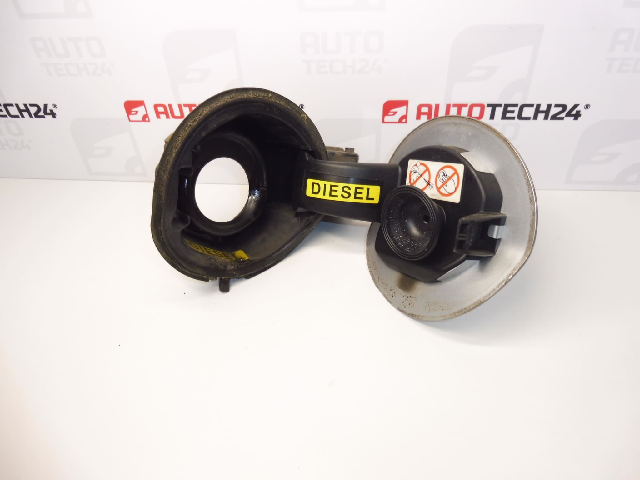 Víčko nádrže Citroën C4 B7 EZRC 9687310880 1517J1 1518F9