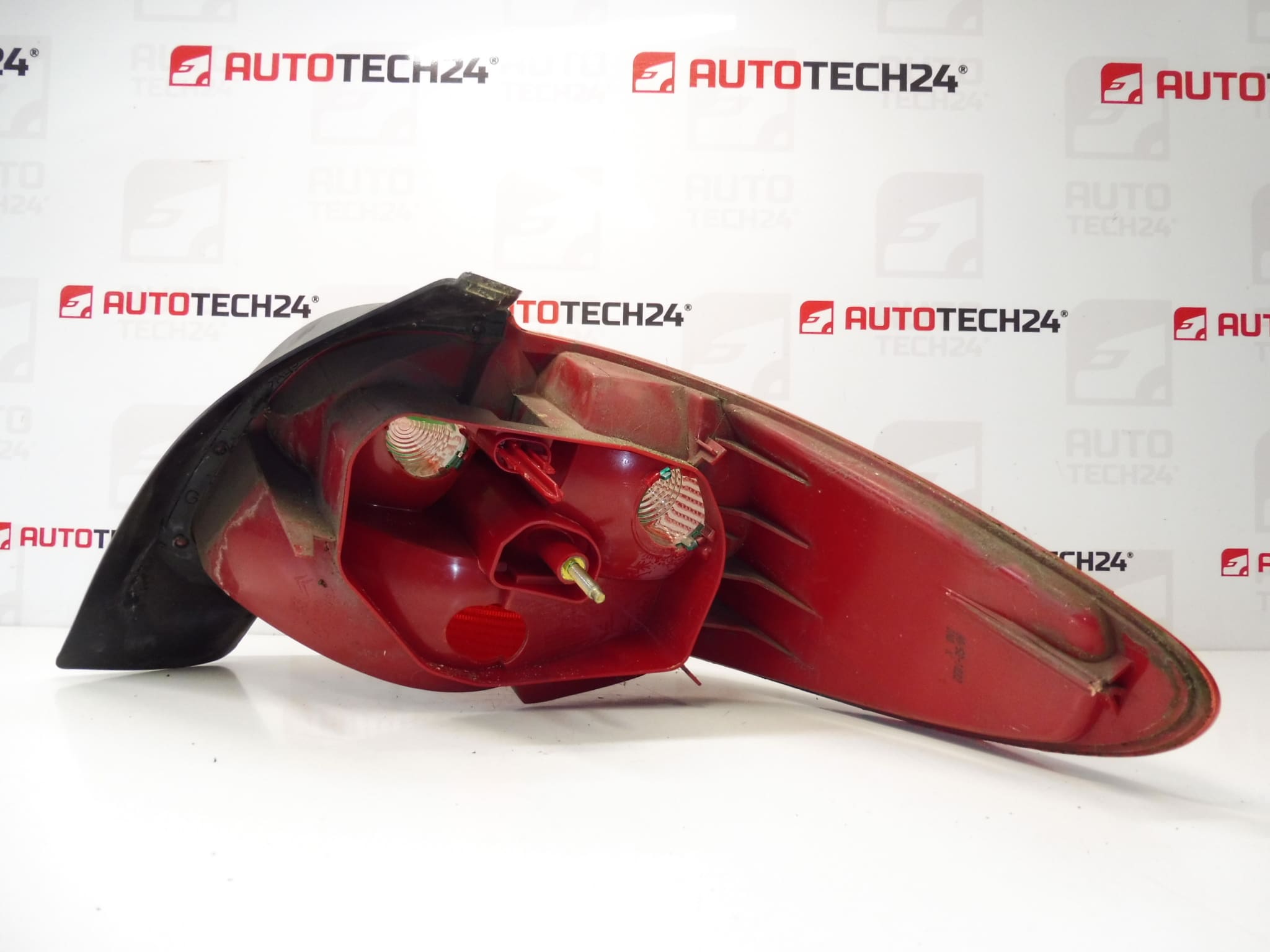 Levá zadní lampa Peugeot 206 do 6/2003 6350P1