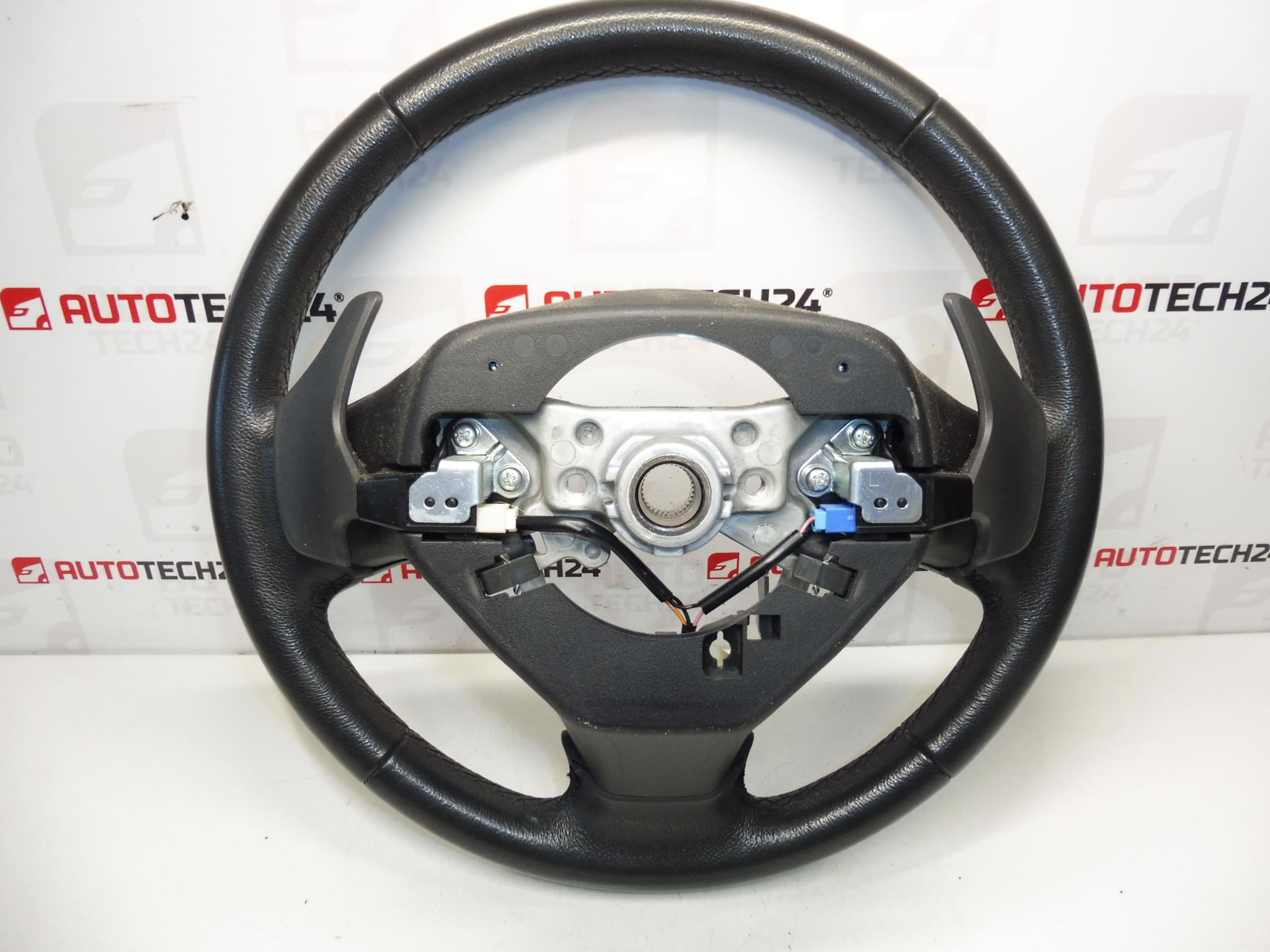 Volant s řazením Citroen C1 Peugeot 107 45180-0H040-B 16080411ZD