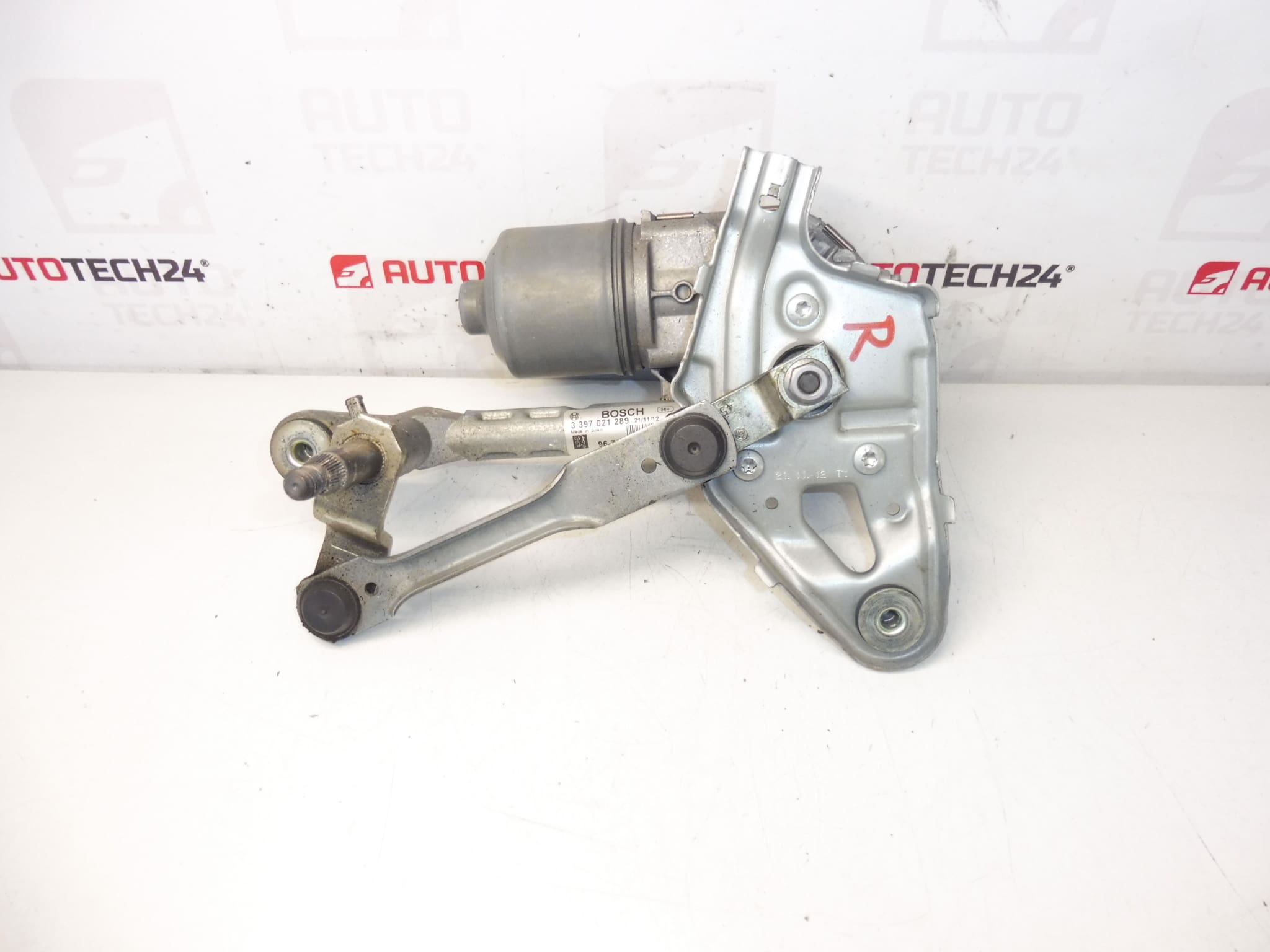 Motor pravého předního stěrače Peugeot 3008 5008 9671062380 6405PX 6405PA