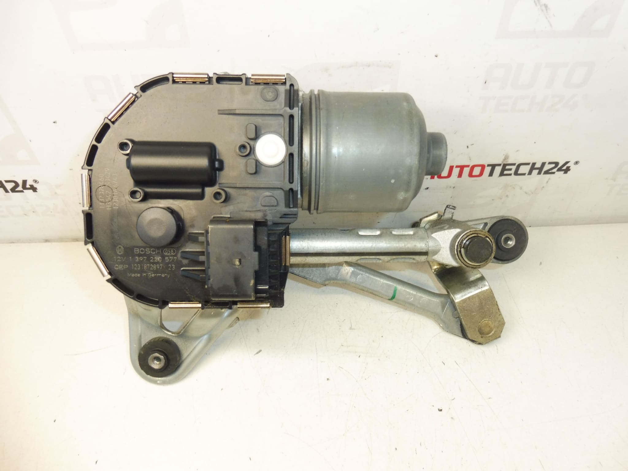 Motor pravého předního stěrače Peugeot 3008 5008 9671062380 6405PX 6405PA