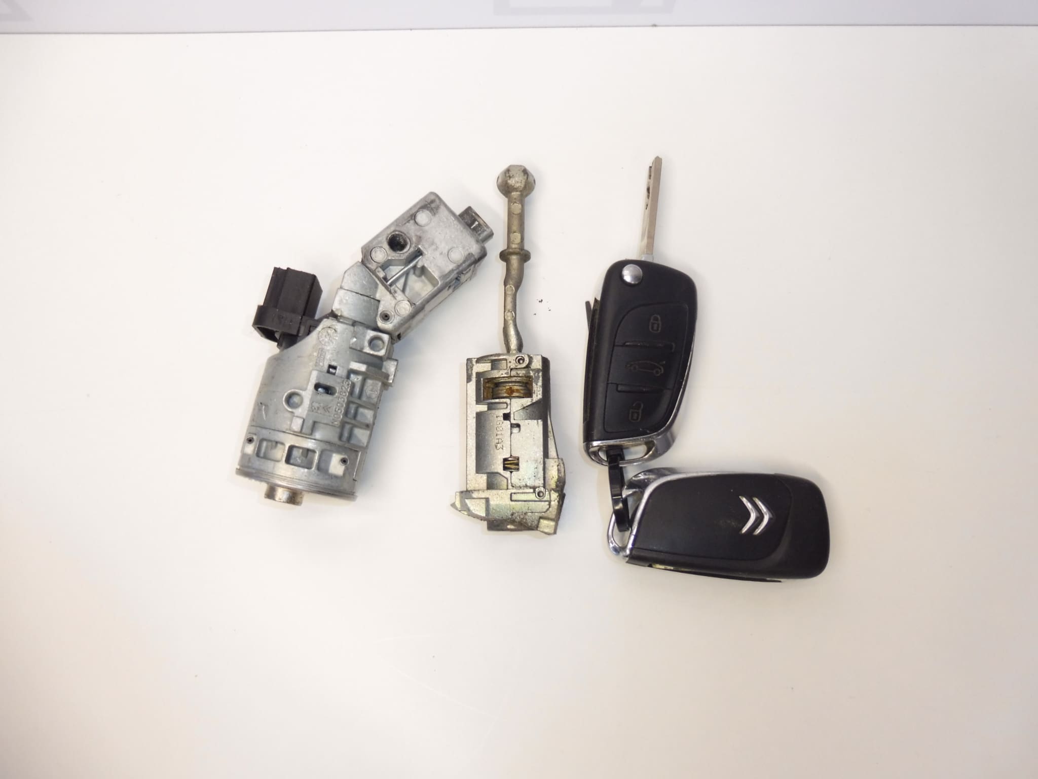 Sada zámků a 2 klíče Citroën C4 B7 4162WH 4162WK - Obrázek 2