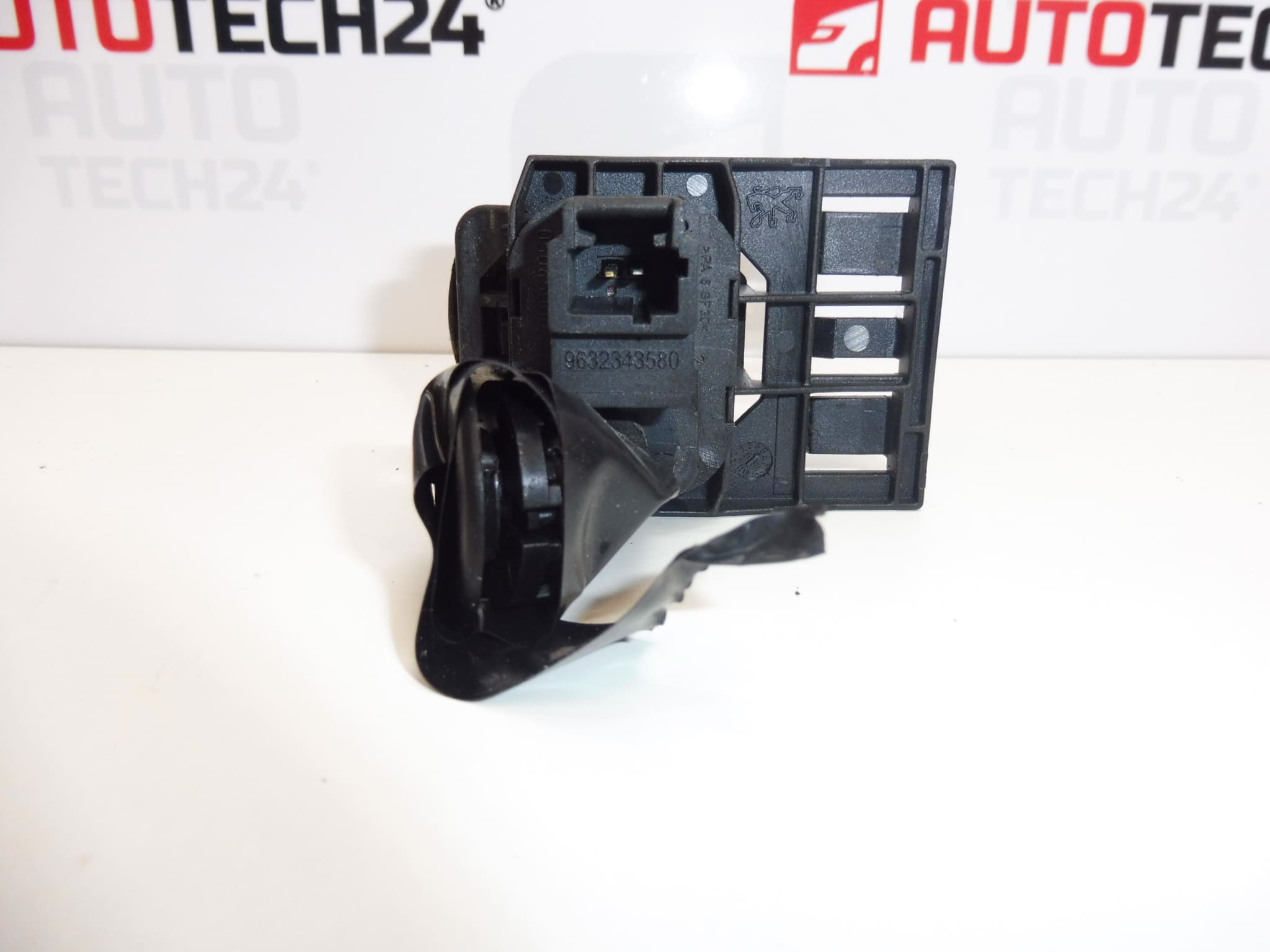 Tlačítko 5. dveří EZWD Peugeot 307 CC 9632343580 872559 - Obrázek 2